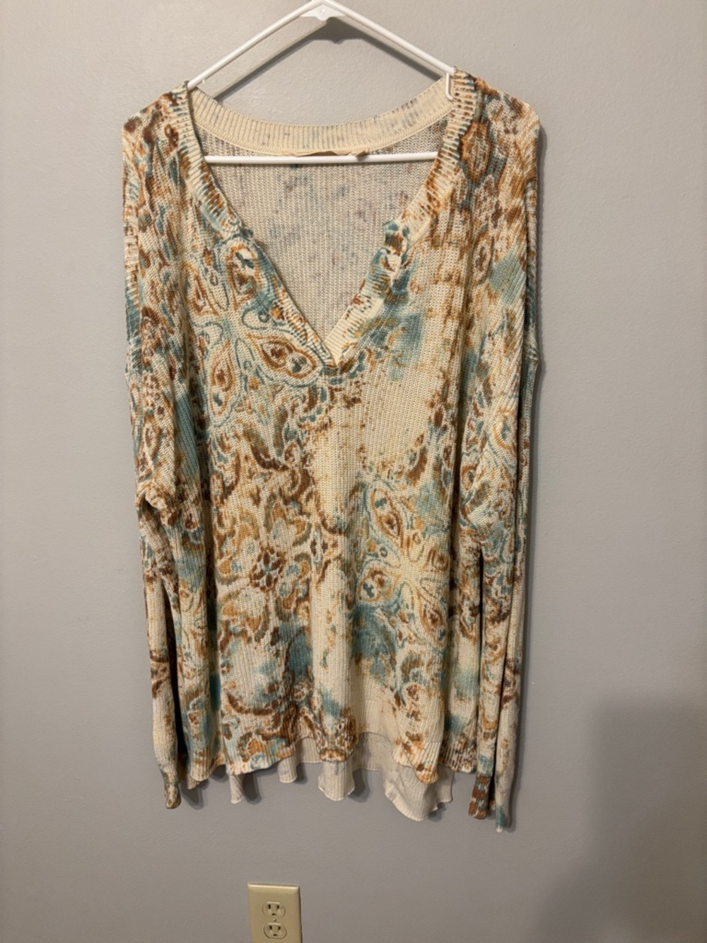 Soft surroundings Patterned V-Neck Lightweight Knit Top in Cream and Teal